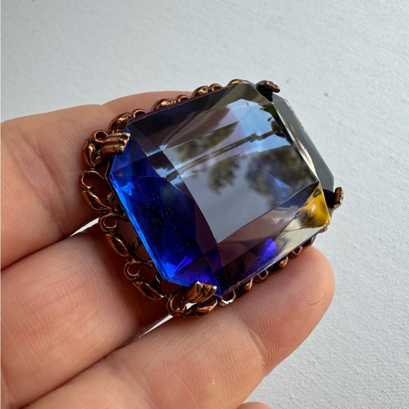 Vintage Sapphire Blue Faceted Glass Brooch - Picture 4 of 14